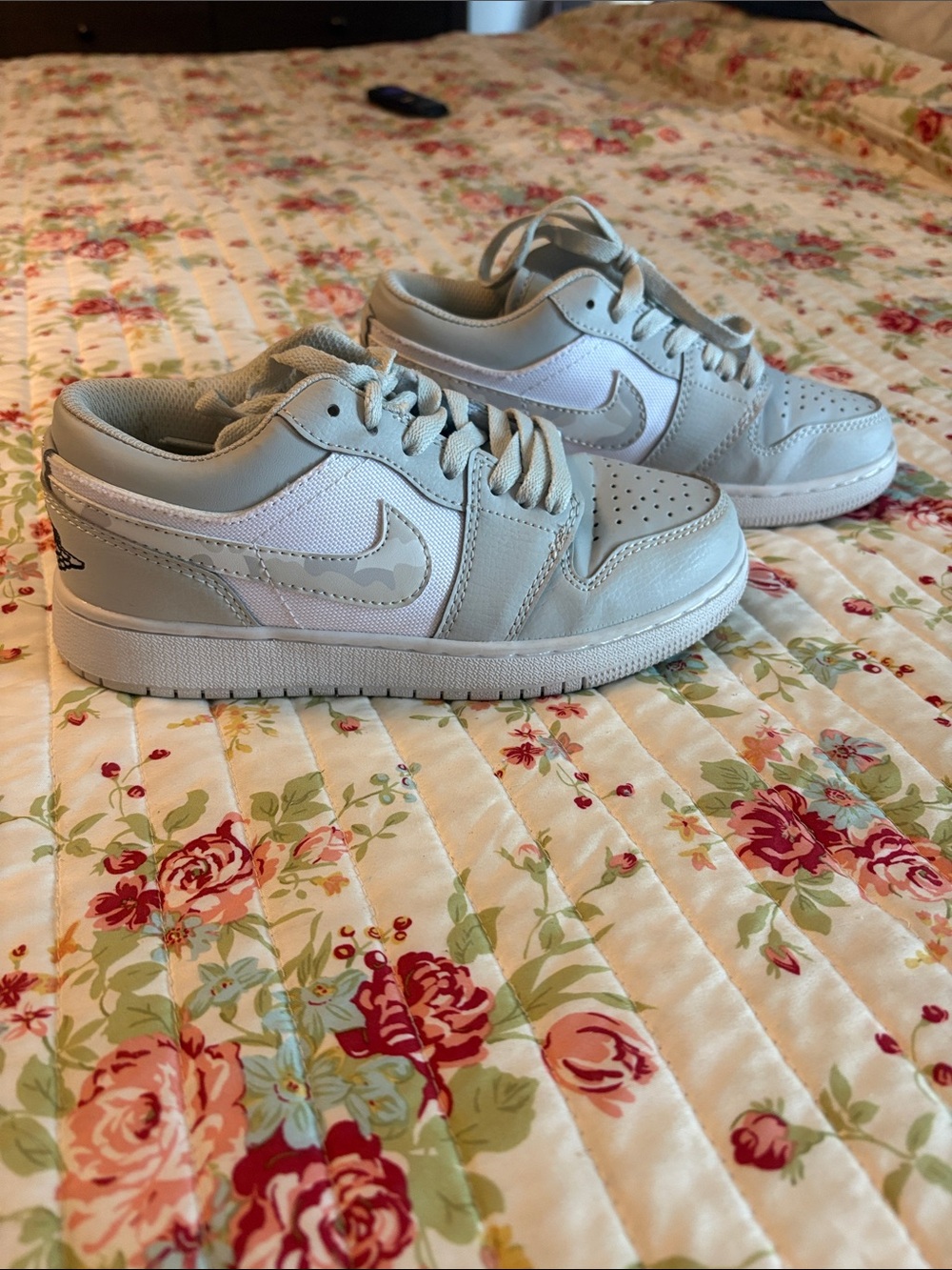 Jordan 1 Low SE GS White Camo Womens Size 5.5
